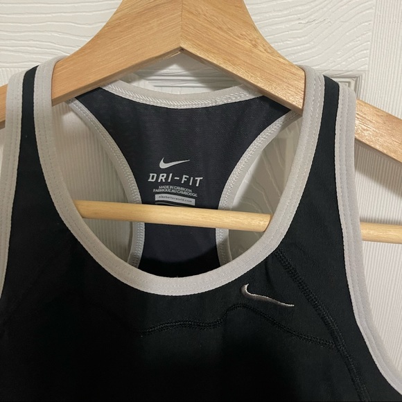 NIKE SMALL TANK TOP BLACK WOMEN'S DRI-FIT SLEEVELESS SHIRT RUNNING GYM FASHION - Picture 2 of 4